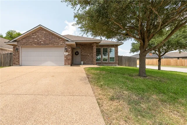 $2,200 | 809 Dove Run Trail, College Station, TX 77845