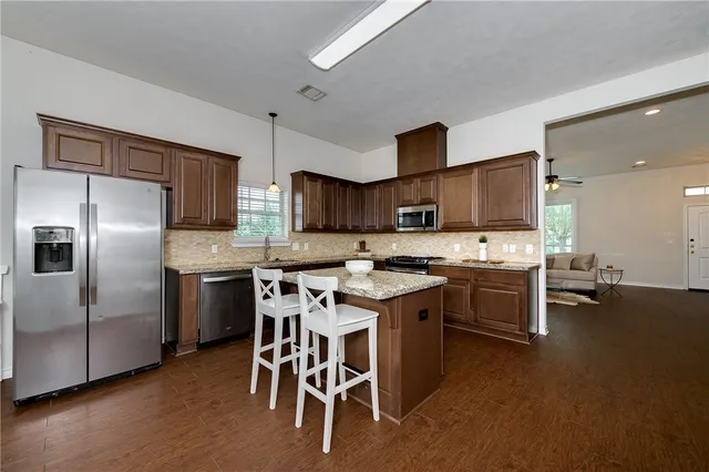 $2,200 | 809 Dove Run Trail, College Station, TX 77845