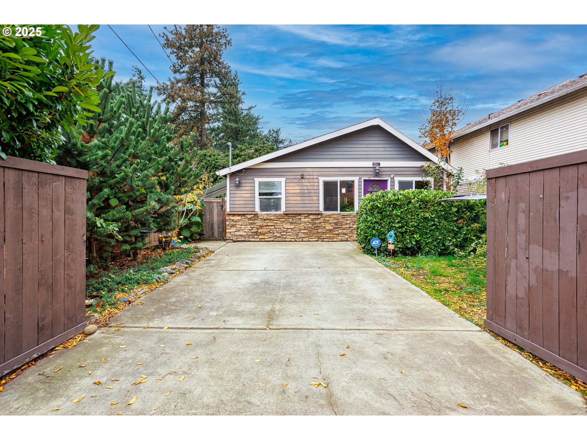 a view of house and outdoor space
