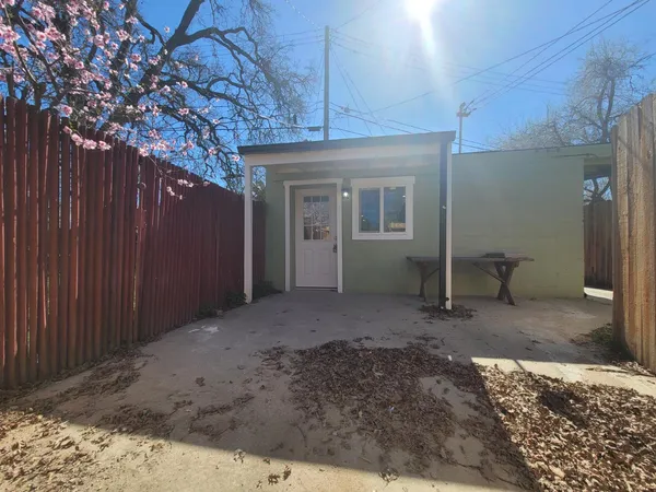 $380,000 | 526 Redwood Avenue, Sacramento, CA 95815