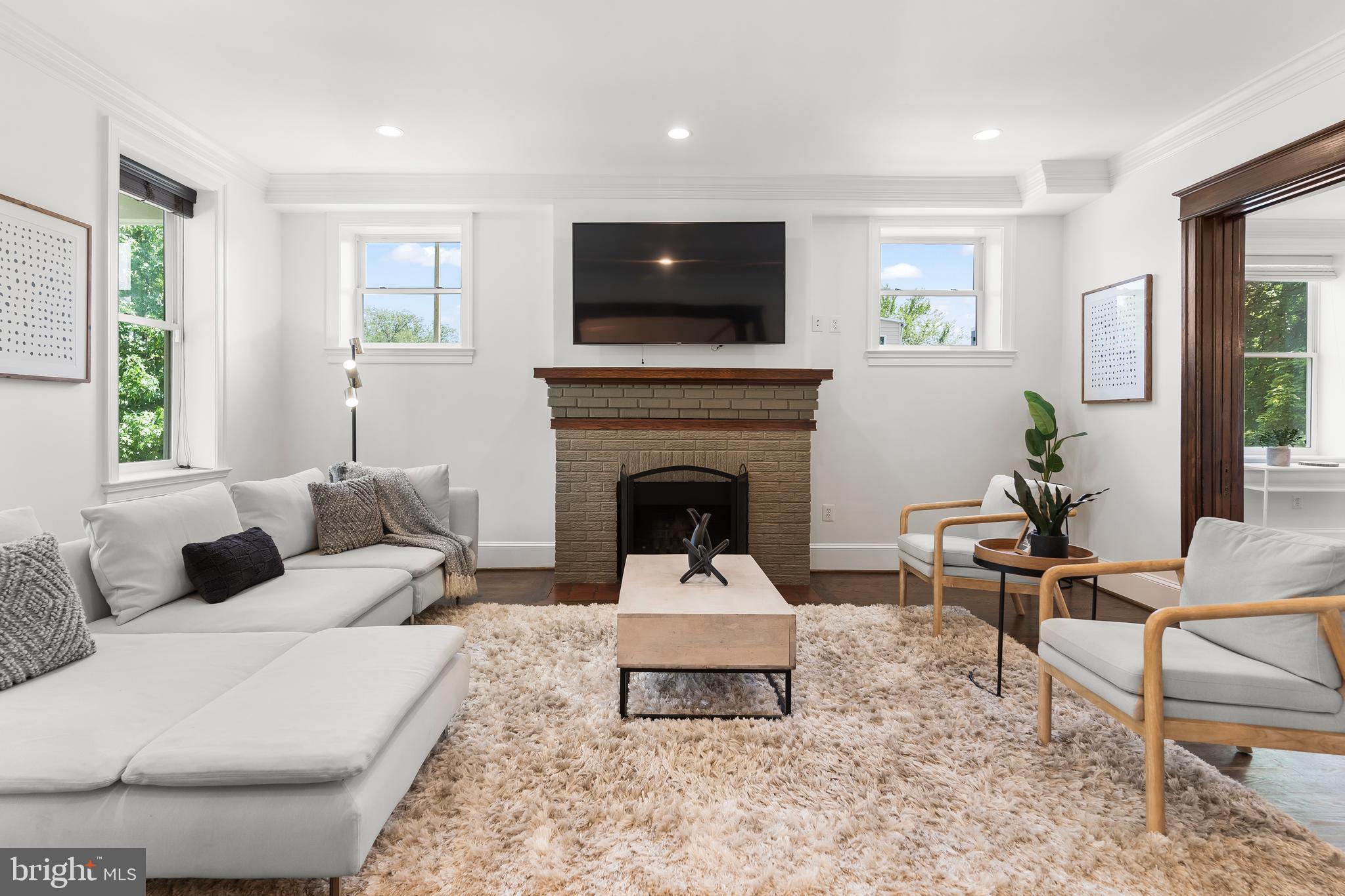 1533 East Capitol Street Southeast Washington, DC 20003 - Photo 4 of 54