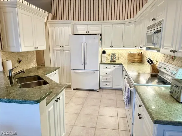 $7,200 | 27080 Lake Harbor Court, Unit 202, Bonita Springs, FL 34134