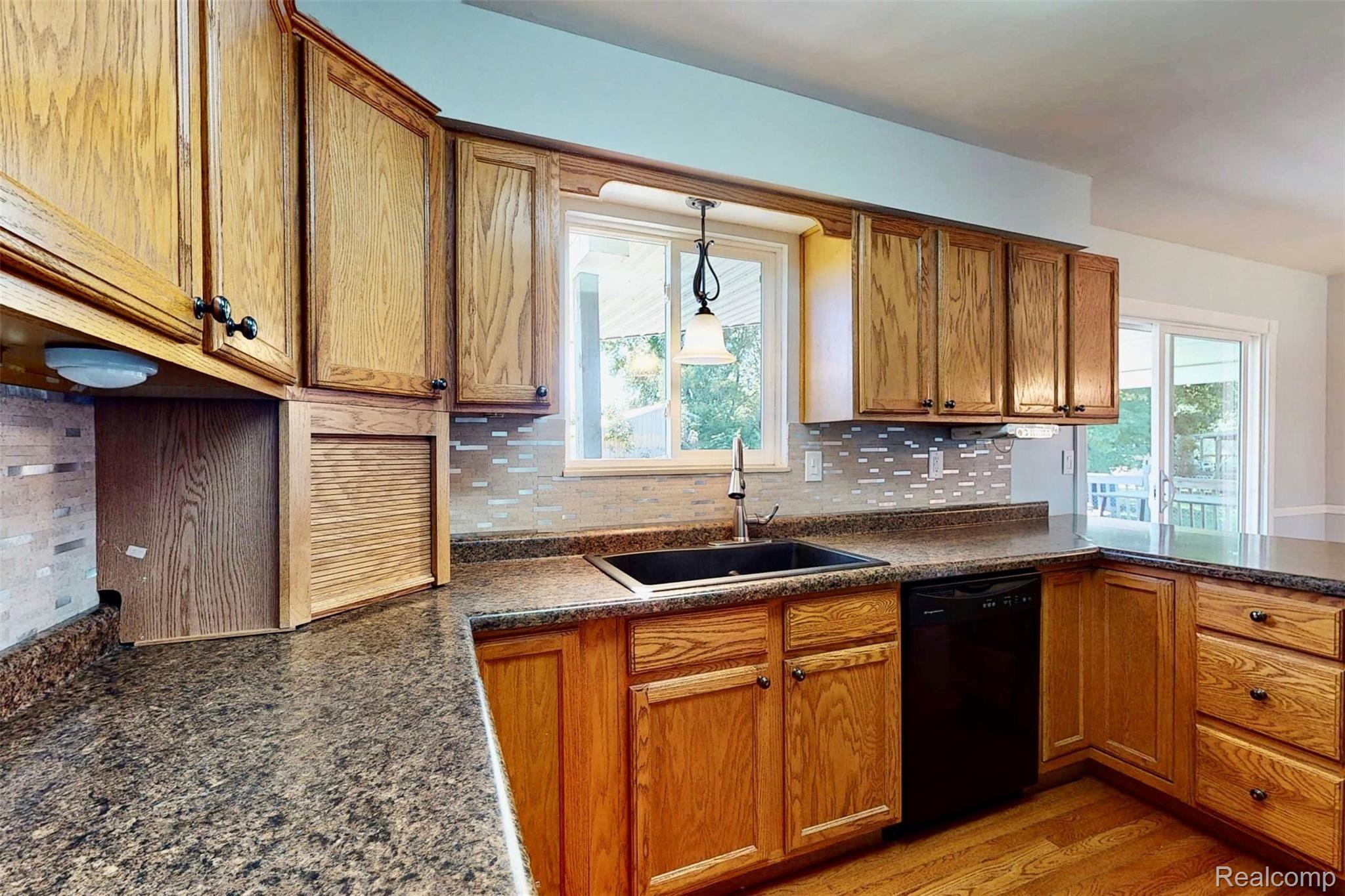 4346 Crosby Road Flint, MI 48506 - Photo 5 of 47 458D6BCE-7D2A-4BFA-8FEE-A9D17C1C028D_1_201_a.jpeg