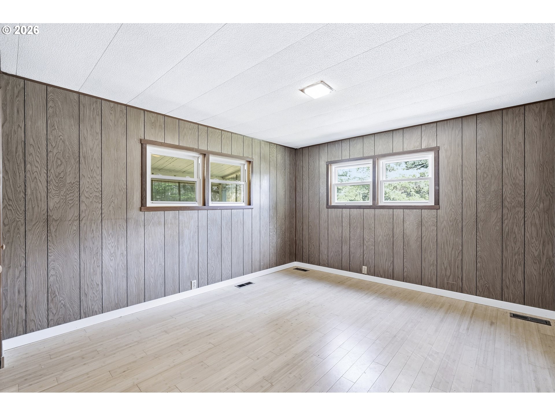 21945 South Lower Highland Road Beavercreek, OR 97004 - Photo 27 of 41 Bedroom