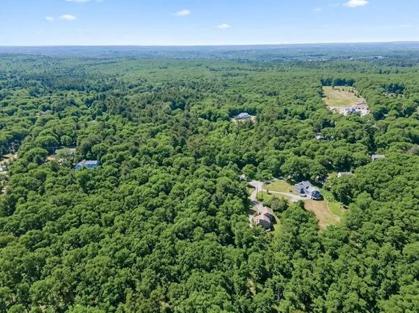 $950,000 | 215 North Street, Upton, MA 01568