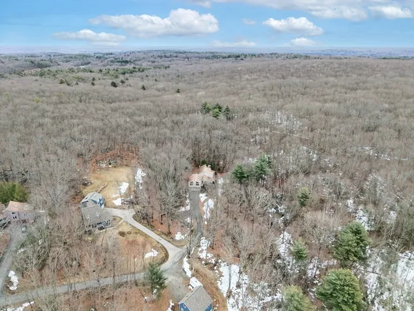 $950,000 | 215 North Street, Upton, MA 01568