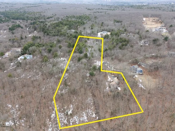 $950,000 | 215 North Street, Upton, MA 01568