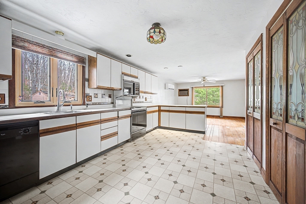 215 North Street Upton, MA 01568 - Photo 7 of 38