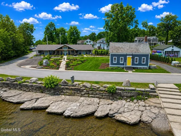 $1,499,999 | 29 Beggs Point Street, Essex, NY 12936