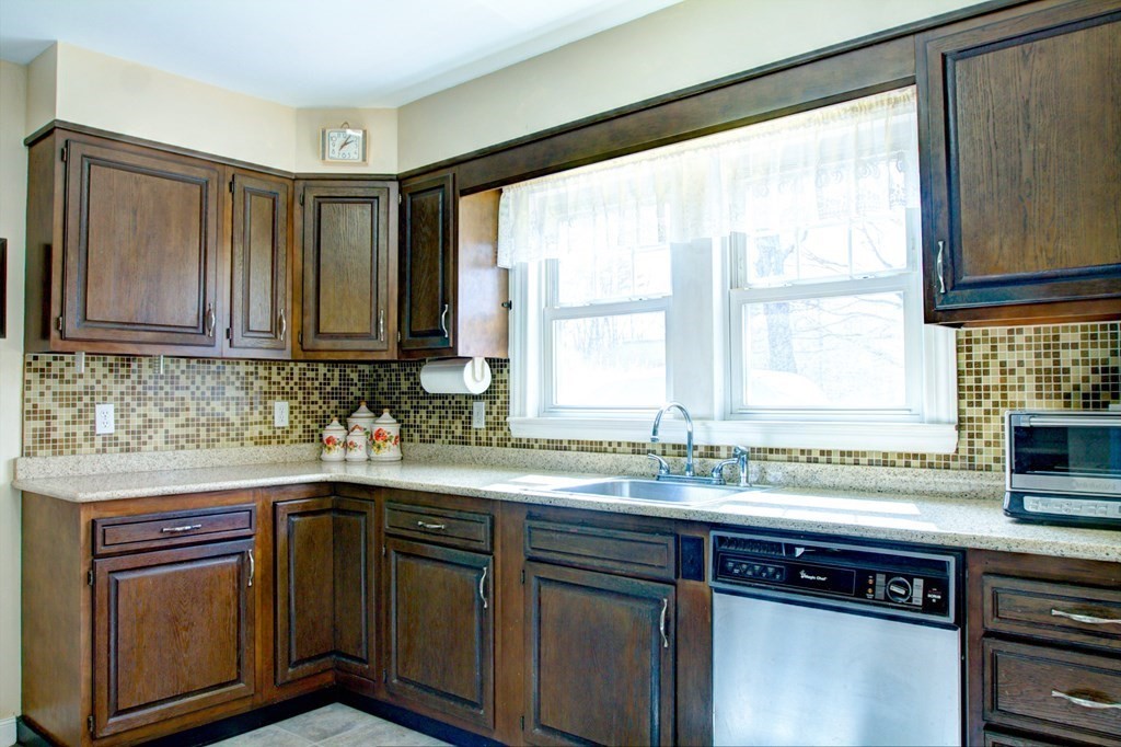 83 Park Road Chelmsford, MA 01824 - Photo 13 of 40 Gallery Image 13