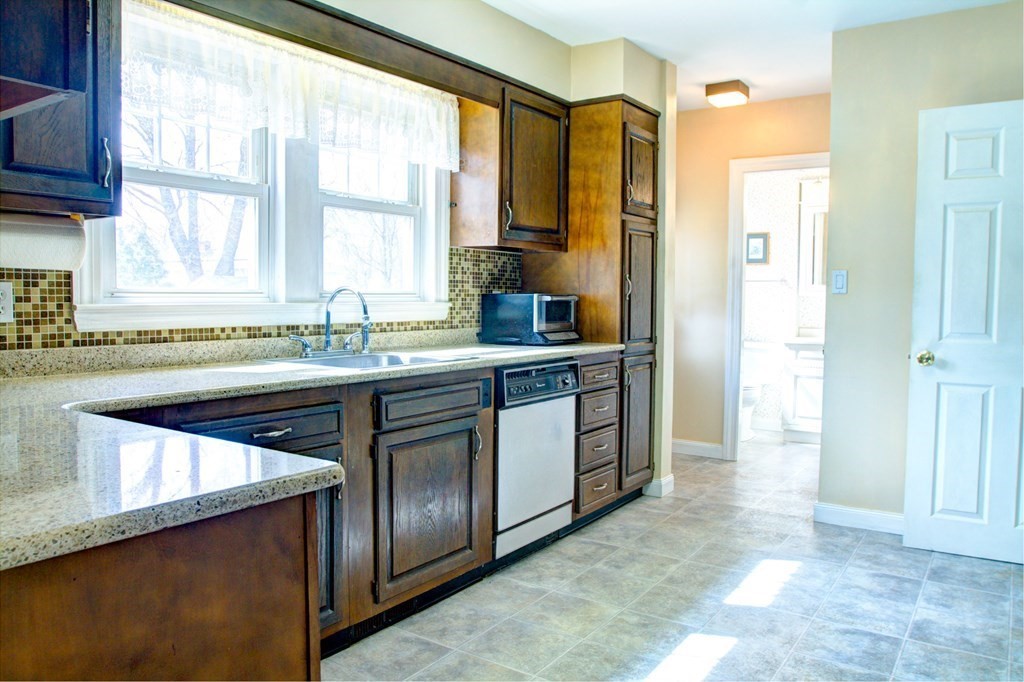 83 Park Road Chelmsford, MA 01824 - Photo 14 of 40 Gallery Image 14