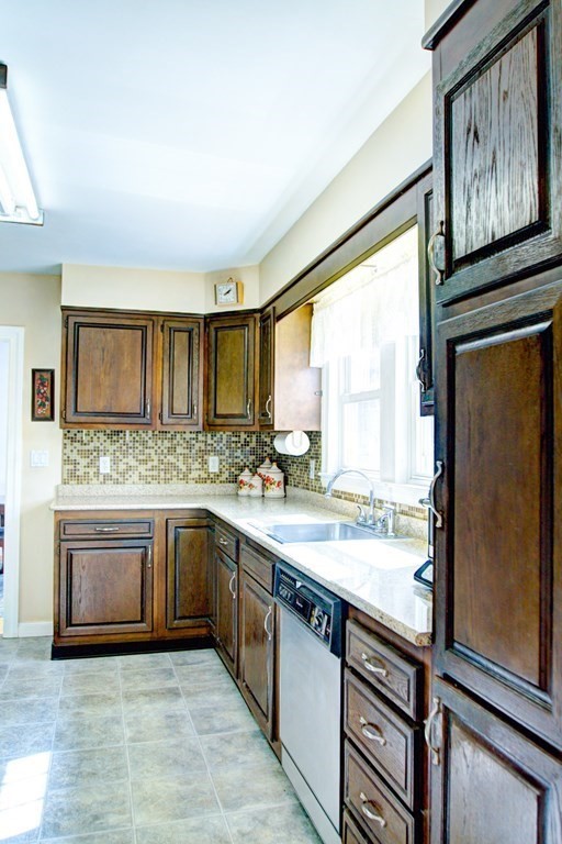 83 Park Road Chelmsford, MA 01824 - Photo 16 of 40 Gallery Image 16