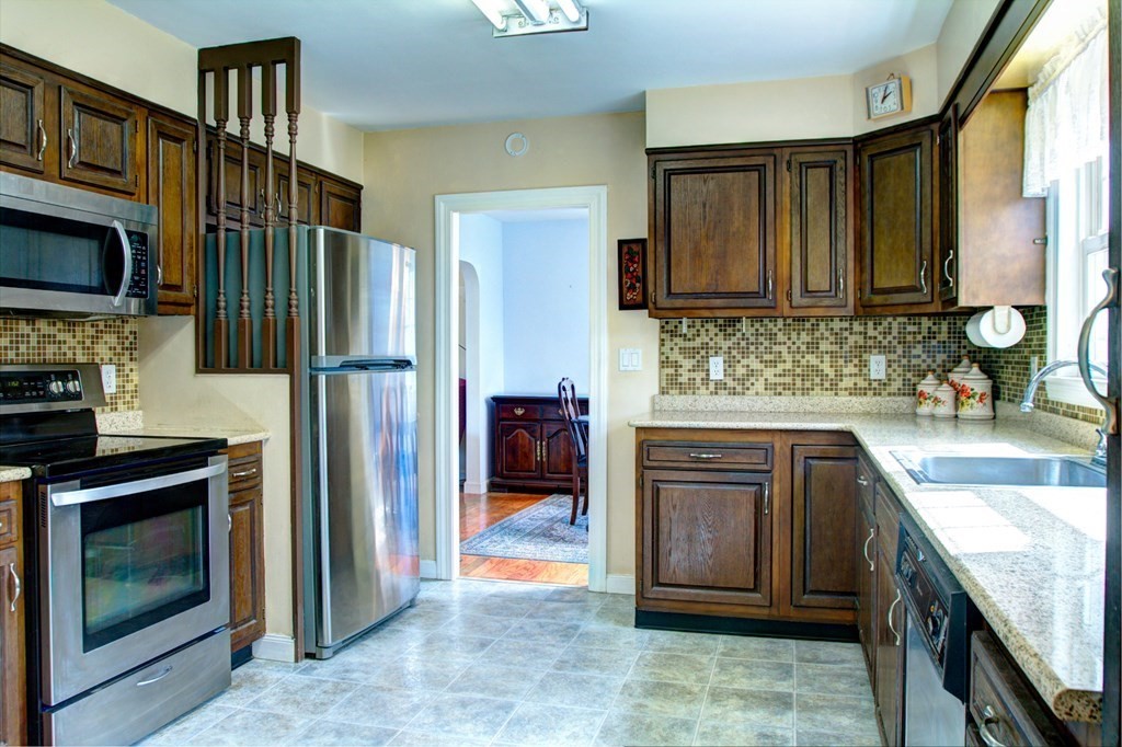 83 Park Road Chelmsford, MA 01824 - Photo 18 of 40 Gallery Image 18