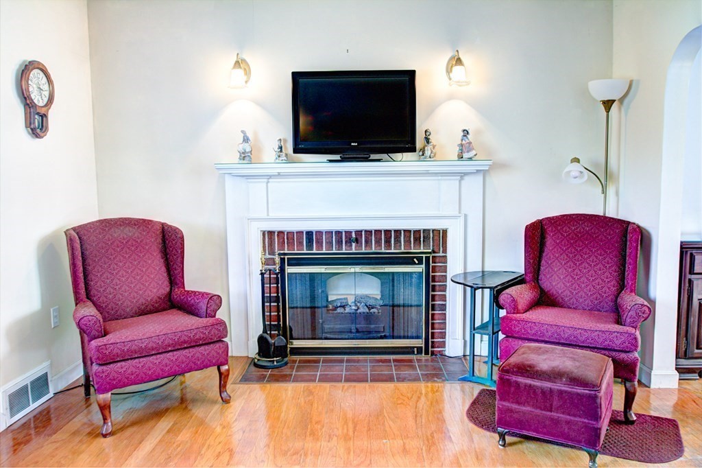 83 Park Road Chelmsford, MA 01824 - Photo 5 of 40 Gallery Image 5