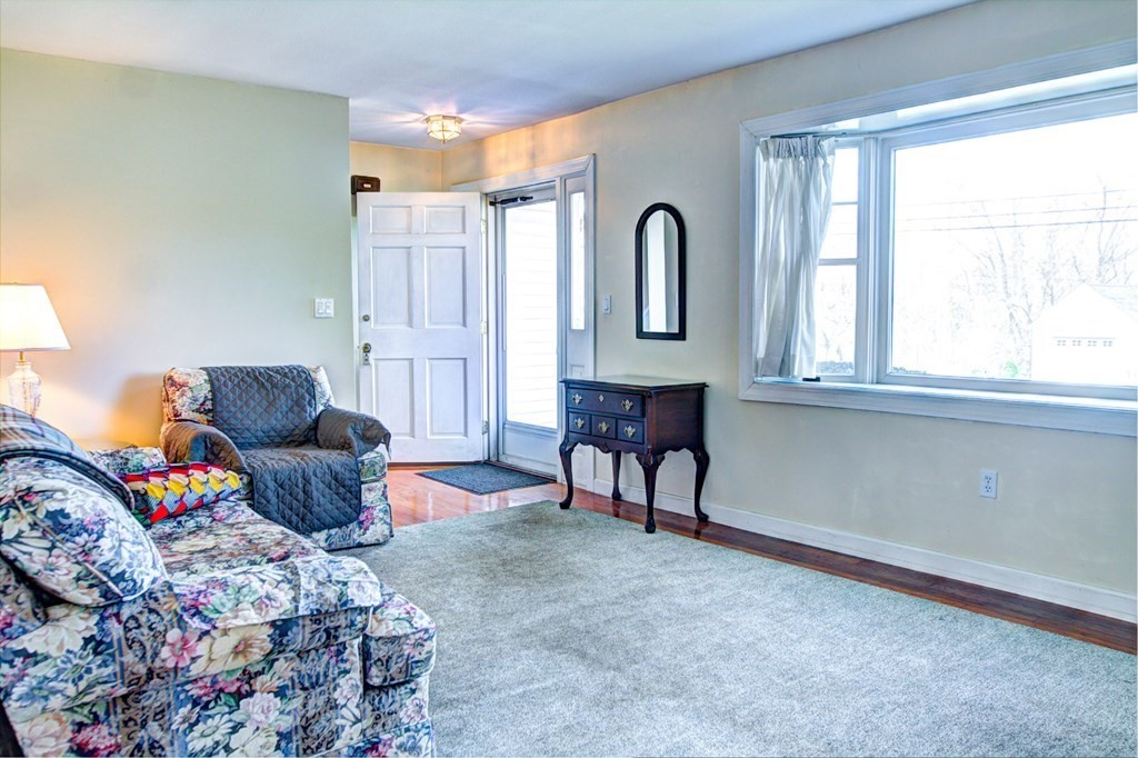 83 Park Road Chelmsford, MA 01824 - Photo 7 of 40 Gallery Image 7
