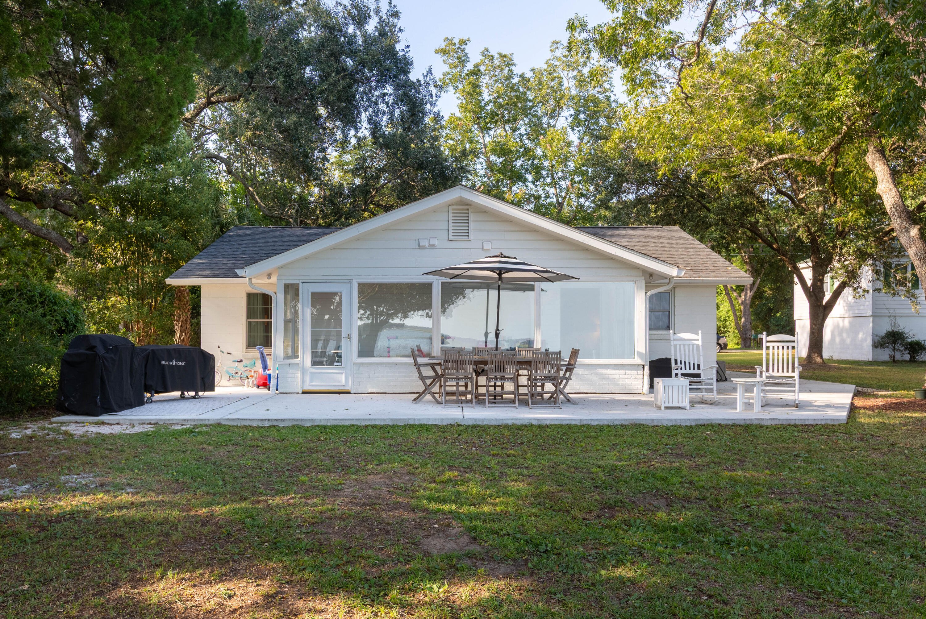 1135 Cottage Road Charleston, SC 29412 - Photo 33 of 54 1135 Cottage Rd_Brett Martin Photography