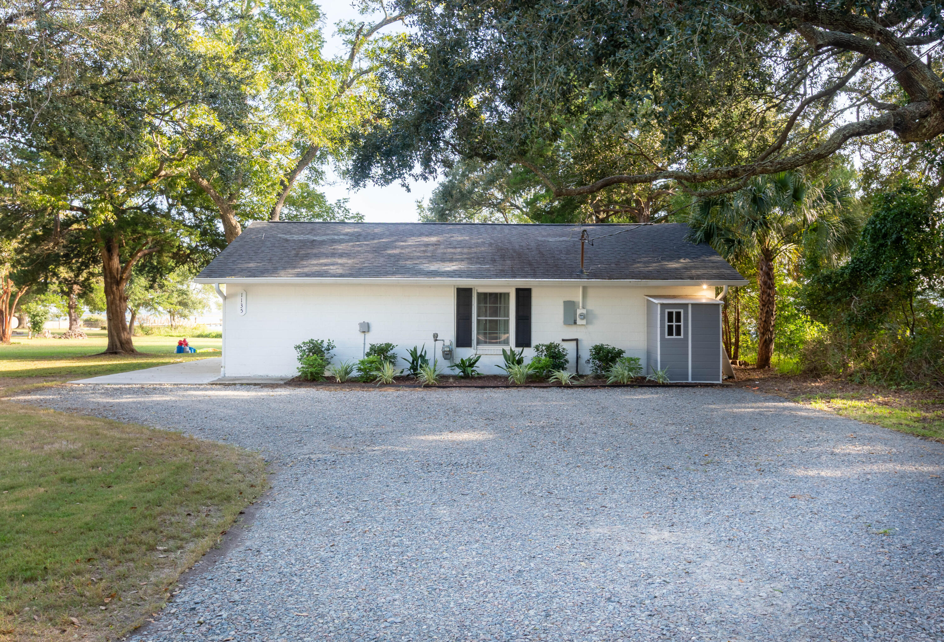 1135 Cottage Road Charleston, SC 29412 - Photo 5 of 54 1135 Cottage Rd_Brett Martin Photography