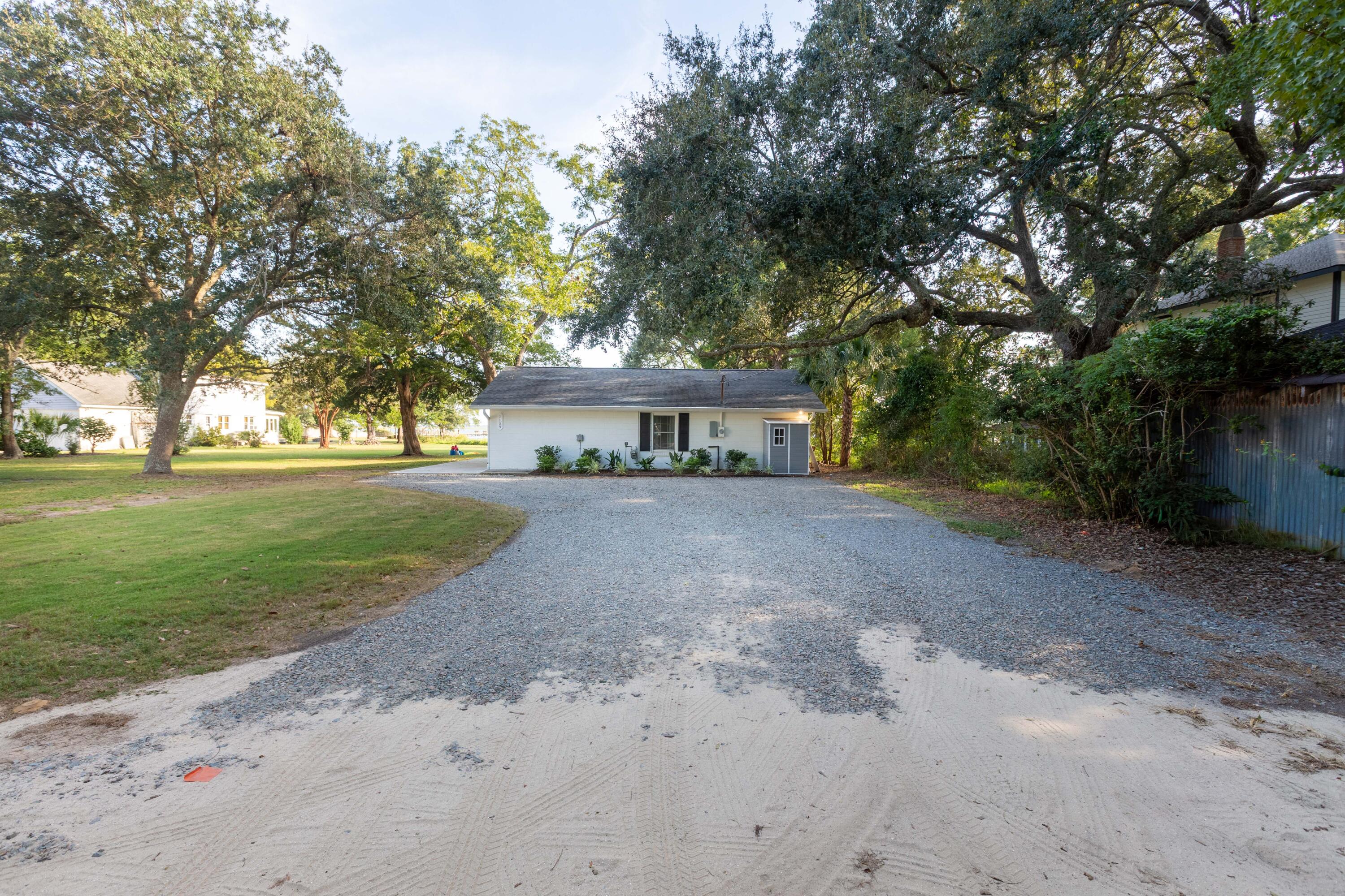 1135 Cottage Road Charleston, SC 29412 - Photo 8 of 54 1135 Cottage Rd_Brett Martin Photography