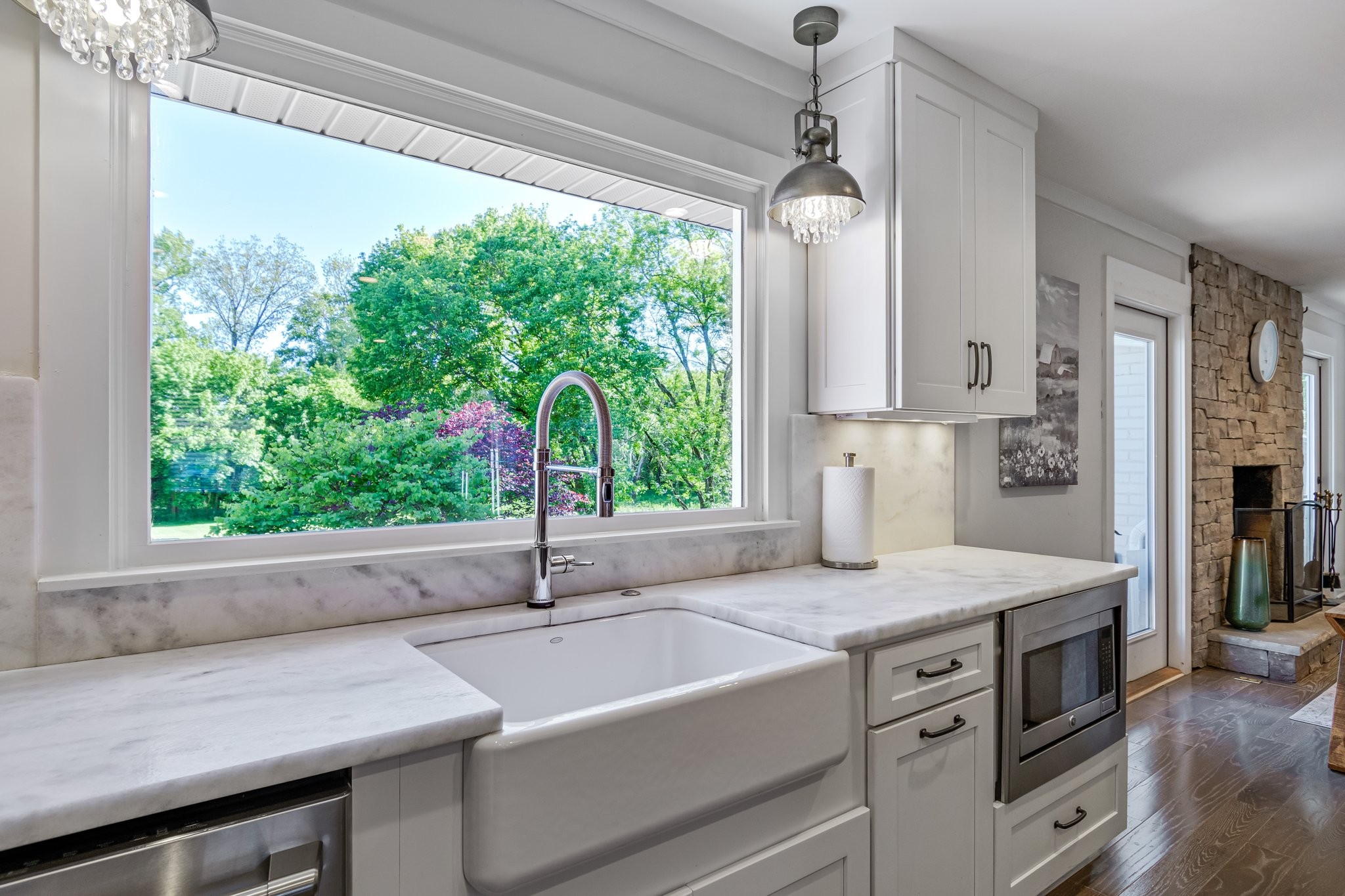 183 Lancaster Drive Franklin, TN 37064 - Photo 13 of 39 a kitchen with a sink stove and cabinets