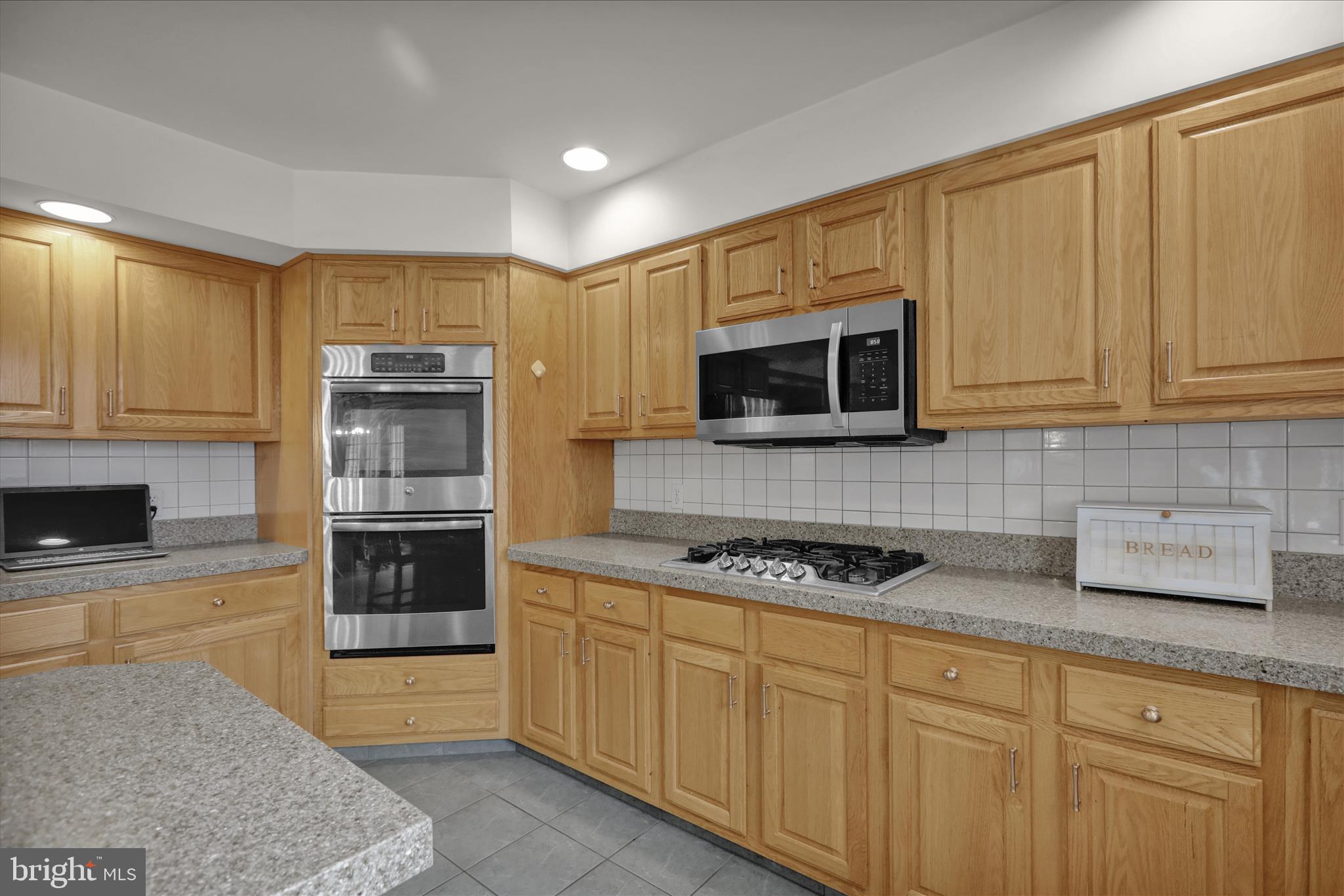 2004 Ridgeview Drive Orwigsburg, PA 17961 - Photo 17 of 56 Wall ovens
