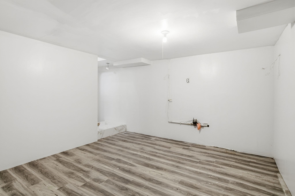 22 Pheasant Drive Springfield, MA 01119 - Photo 39 of 40 a view of a room