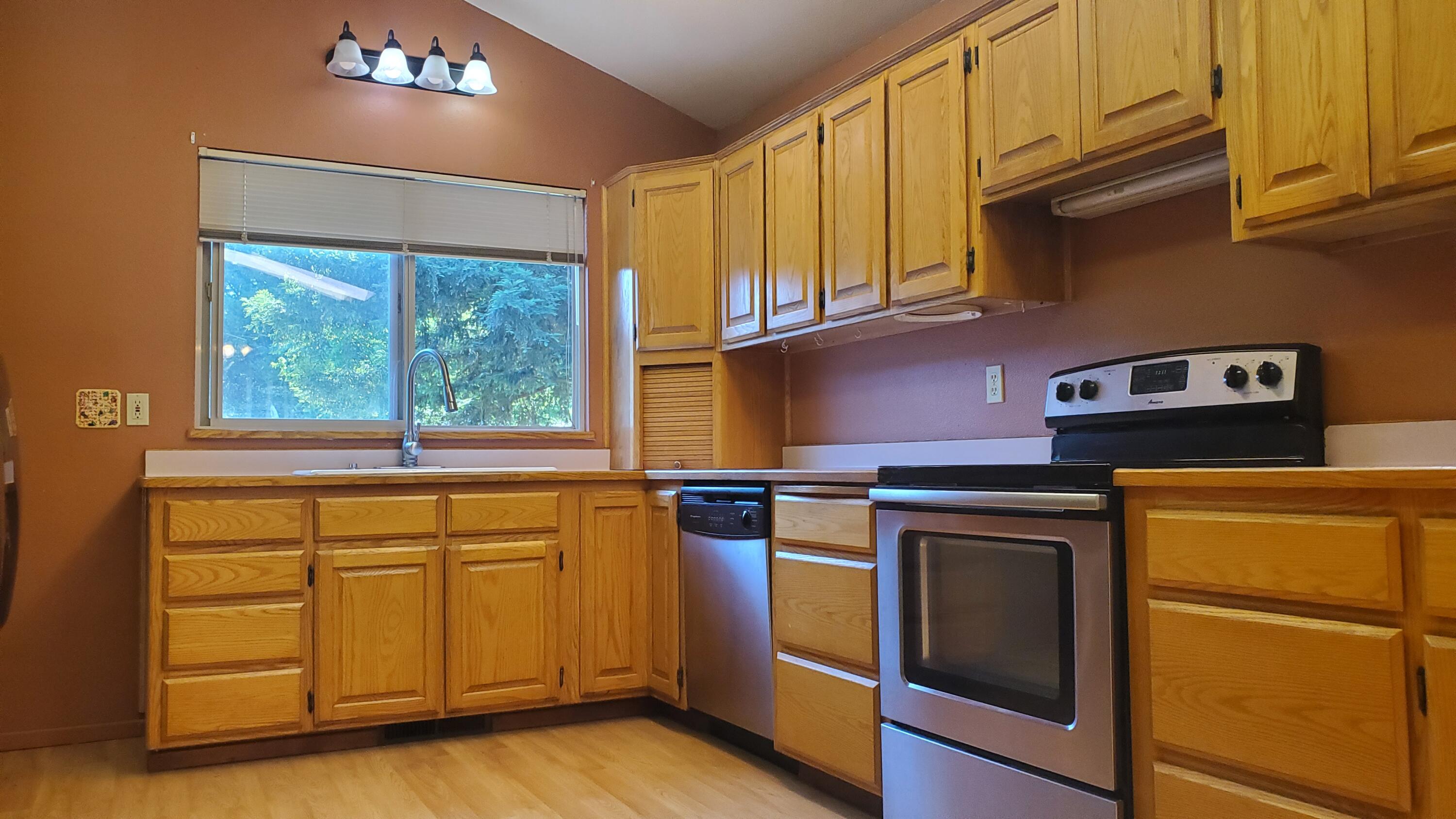 4075 Jerome Prairie Road Grants Pass, OR 97527 - Photo 8 of 36 8 Kit