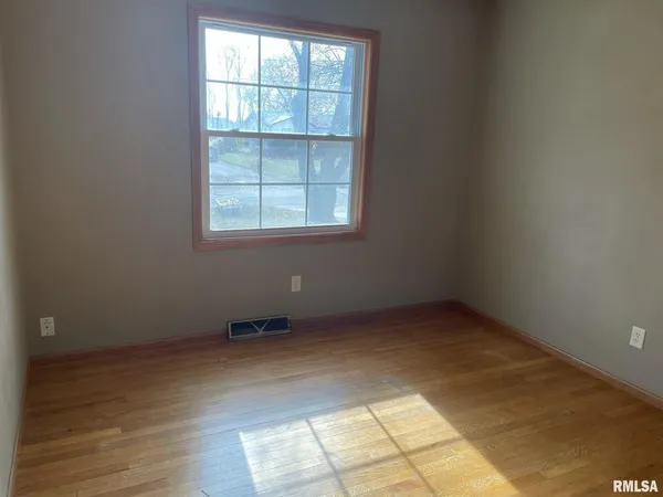 $1,700 | 2806 West 47th Street, Davenport, IA 52806