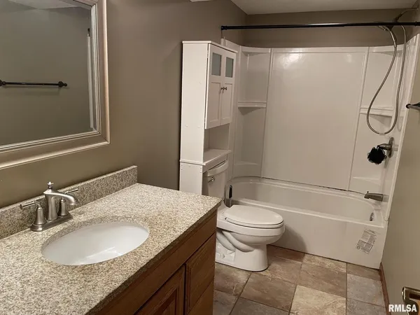 $1,700 | 2806 West 47th Street, Davenport, IA 52806