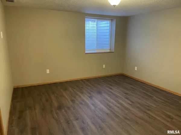 $1,700 | 2806 West 47th Street, Davenport, IA 52806