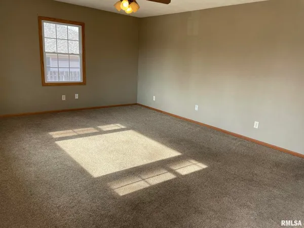 $1,700 | 2806 West 47th Street, Davenport, IA 52806