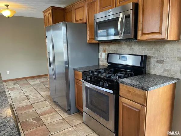 $1,700 | 2806 West 47th Street, Davenport, IA 52806