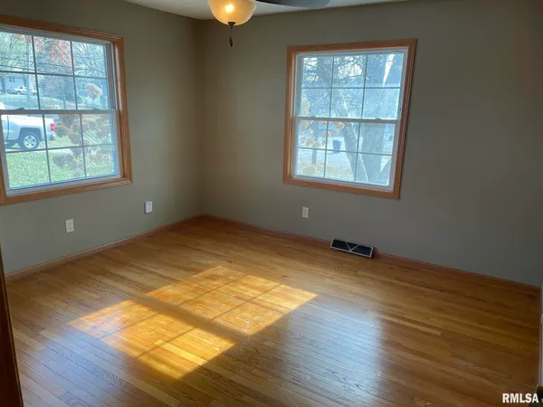 $1,700 | 2806 West 47th Street, Davenport, IA 52806