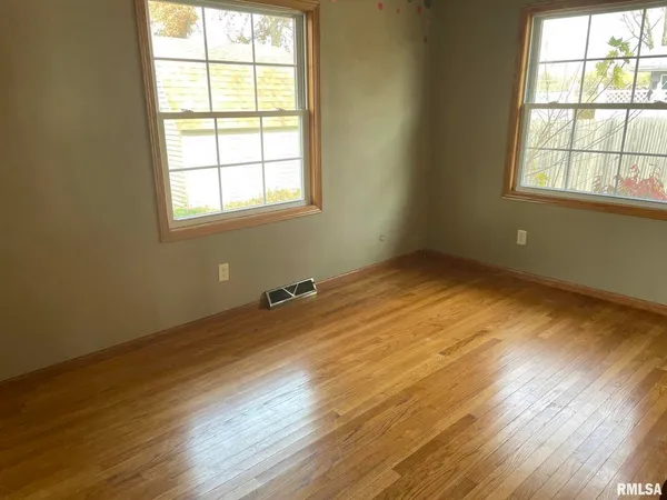 $1,700 | 2806 West 47th Street, Davenport, IA 52806