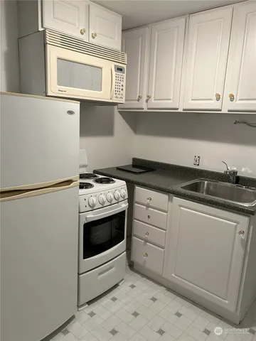 $4,600,000 | 2515 Belvidere Avenue Southwest, Seattle, WA 98126