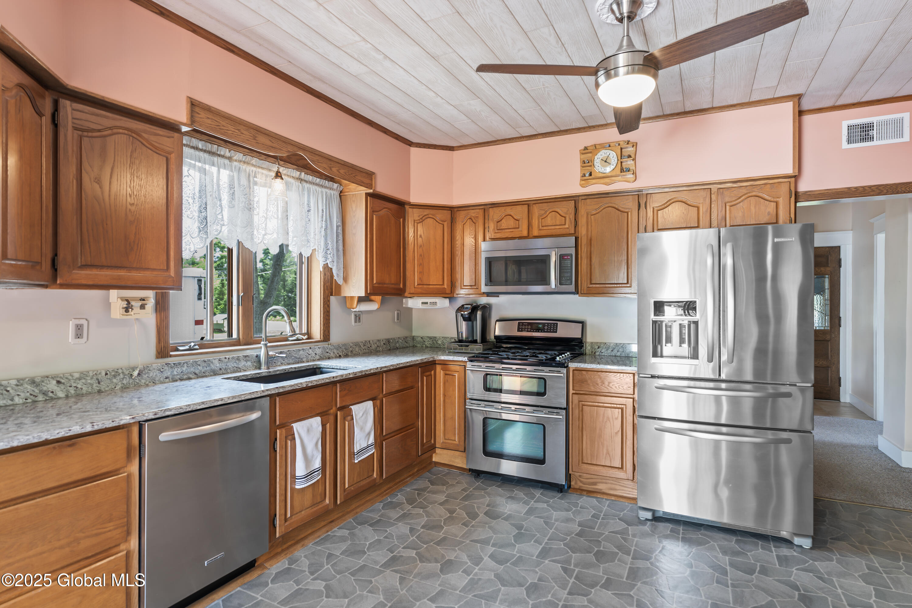 2353 Curry Road Rotterdam, NY 12303 - Photo 14 of 43 13
