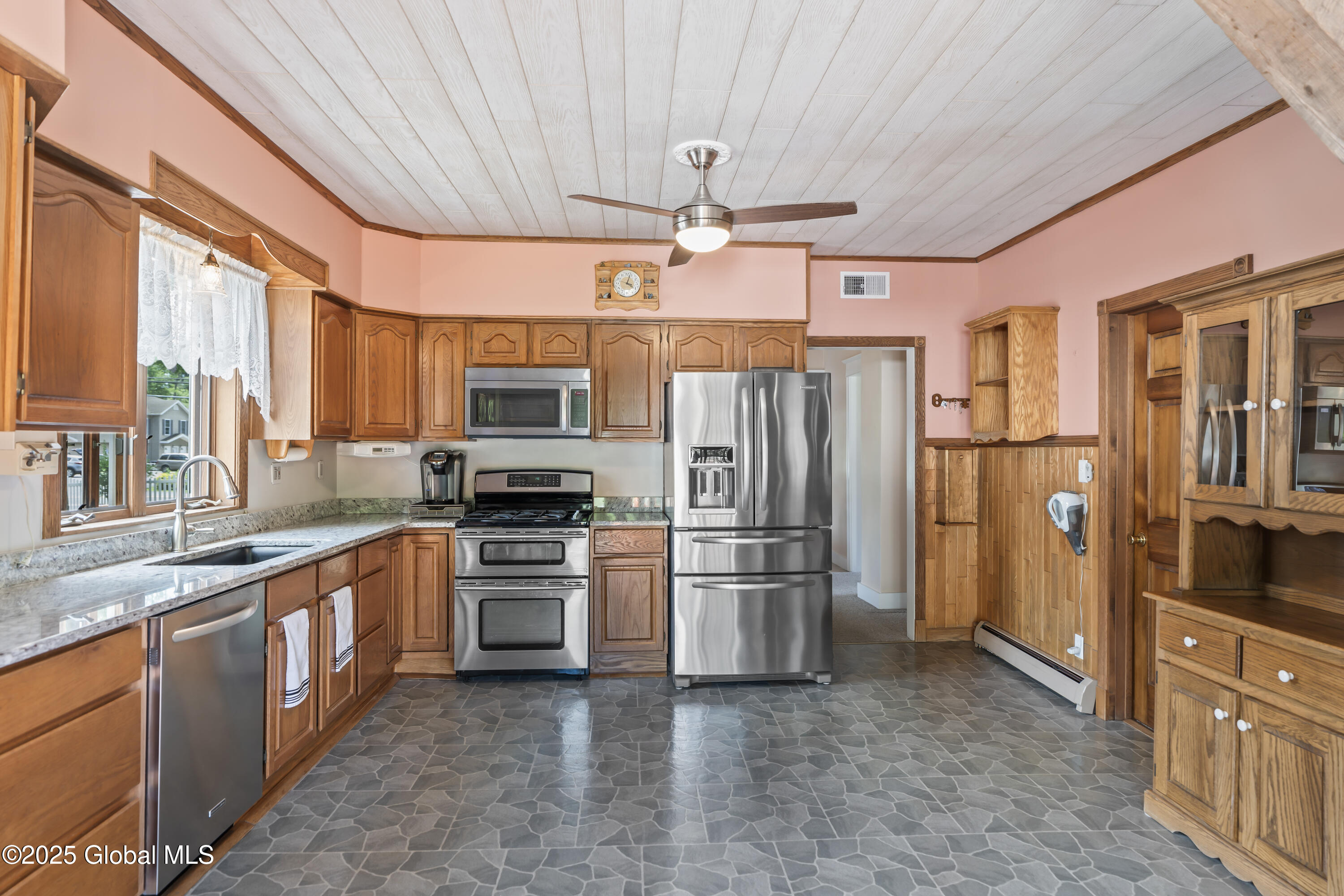2353 Curry Road Rotterdam, NY 12303 - Photo 16 of 43 15