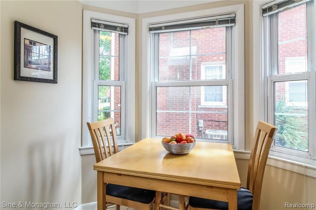 1605 Prestwick Road Grosse Pointe Woods, MI 48236 - Photo 13 of 46