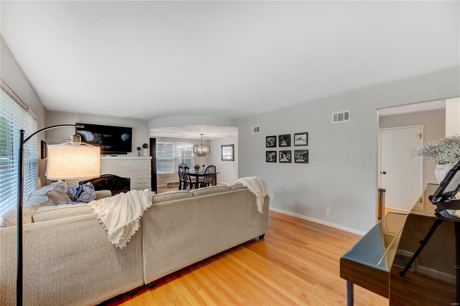 706 Dougherty Ferry Road St. Louis, MO 63122 - Photo 3 of 20 Gallery Image 3