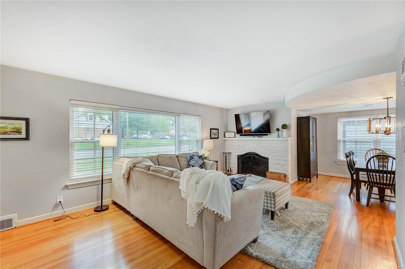 706 Dougherty Ferry Road St. Louis, MO 63122 - Photo 4 of 20 Gallery Image 4