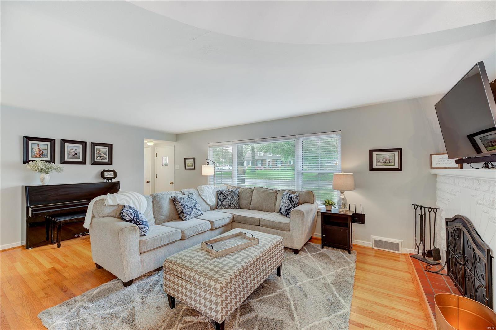 706 Dougherty Ferry Road St. Louis, MO 63122 - Photo 5 of 20 Gallery Image 5