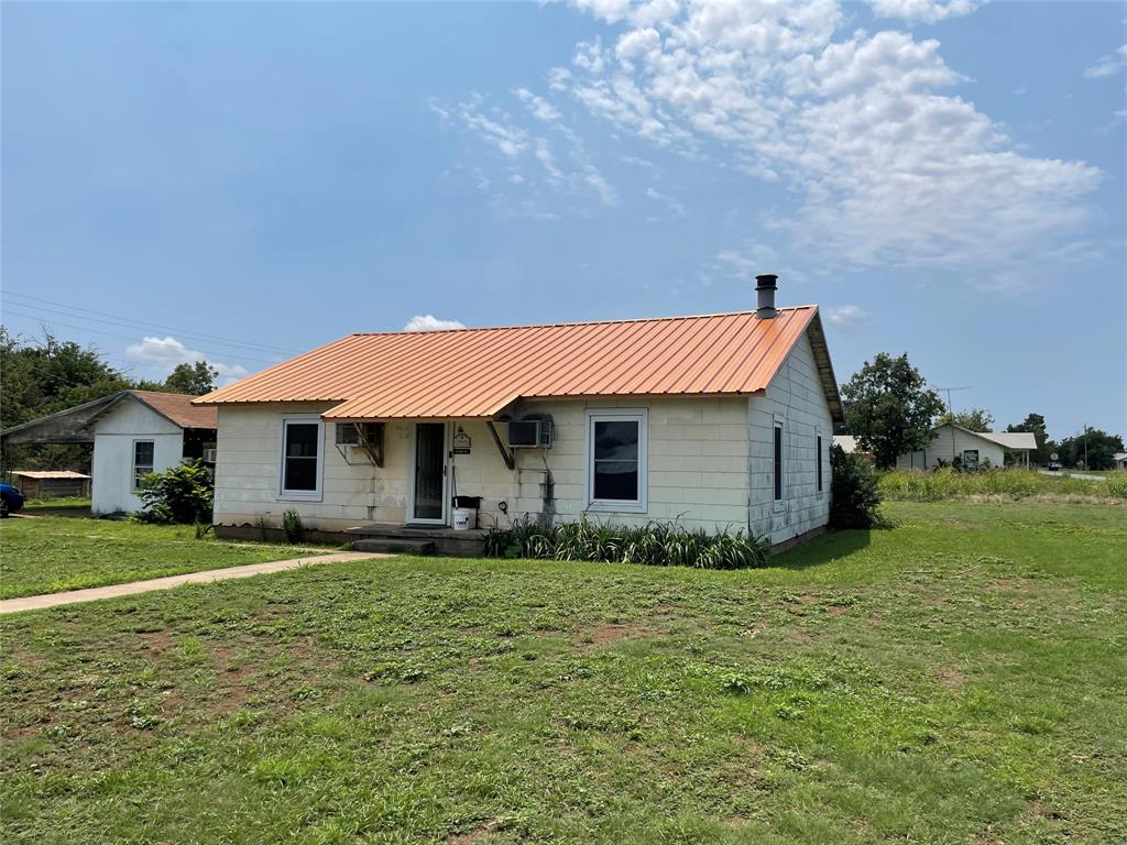 521 5th Street Crowell, TX 79227 - Photo 2 of 18