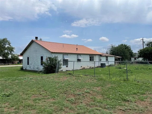 $39,000 | 521 5th Street, Crowell, TX 79227