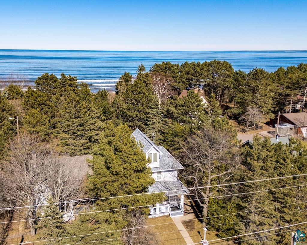 3206 Minnesota Avenue Duluth, MN 55802 - Photo 3 of 51 Beach Coastal property featuring a multi-story residence with a light-colored exterior and a gray shingle roof