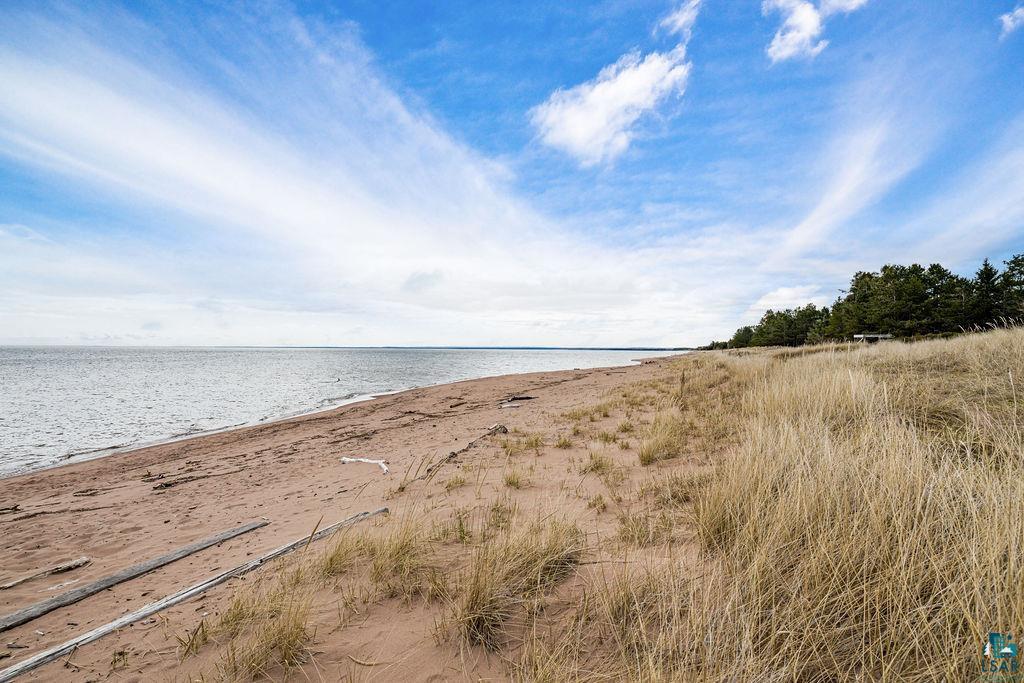 3206 Minnesota Avenue Duluth, MN 55802 - Photo 39 of 51 Expansive sandy beach frontage with natural dune grasses