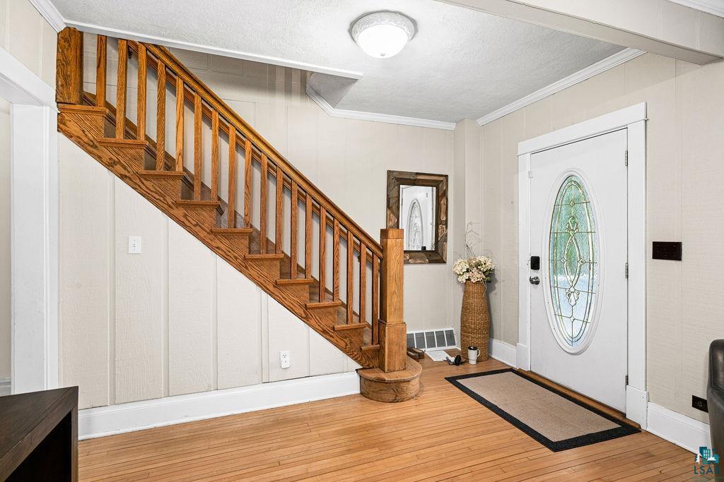3206 Minnesota Avenue Duluth, MN 55802 - Photo 6 of 51 Hardwood flooring extending throughout the space