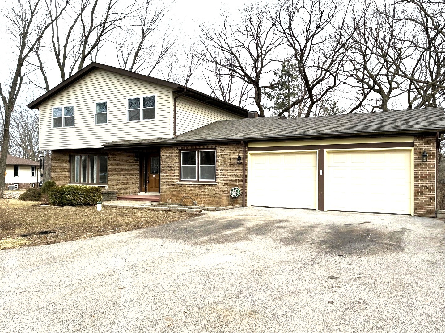 127 Hickory Road Oakwood Hills, IL 60013 - Photo 1 of 25