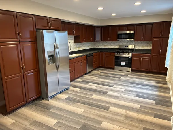 $2,950 | 127 Hickory Road, Oakwood Hills, IL 60013