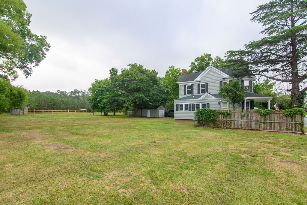 23482 Saxis Road Sanford, VA 23426 - Photo 2 of 37 Side Yard