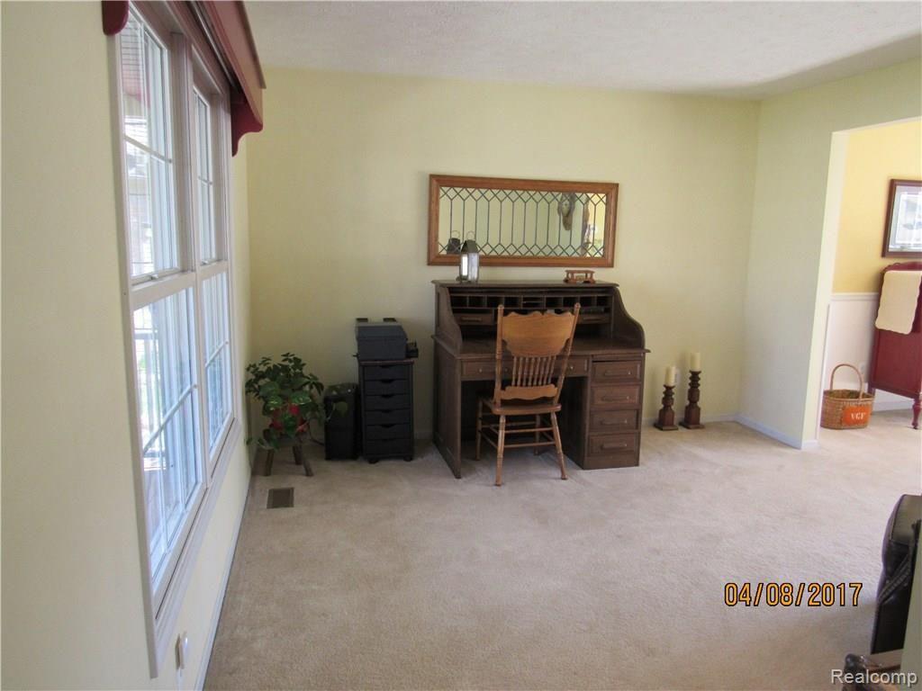 1212 Elk Run Howell, MI 48843 - Photo 16 of 32 Living room