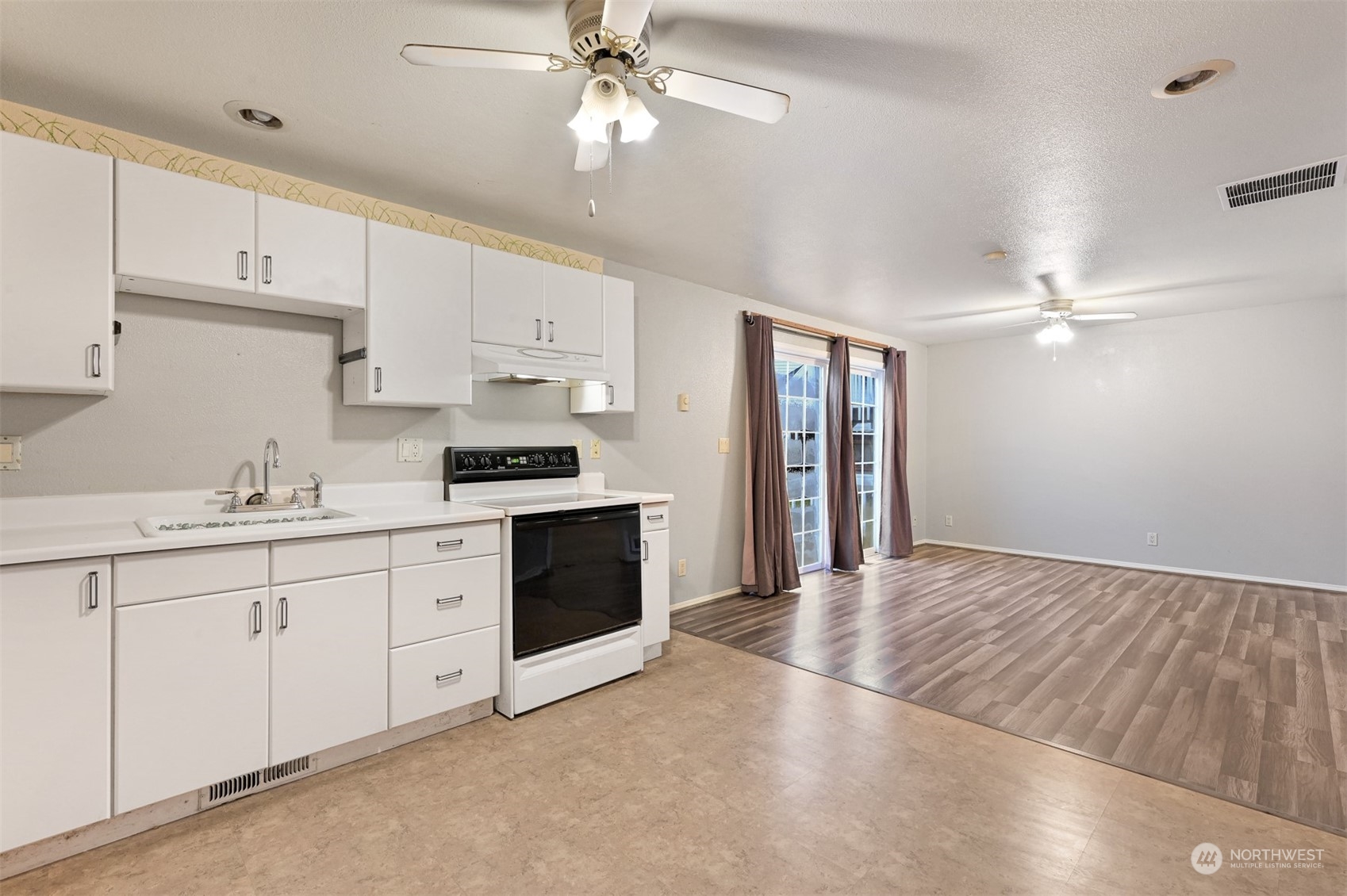 8247 Harborview Road Blaine, WA 98230 - Photo 8 of 39 Gallery Image 8